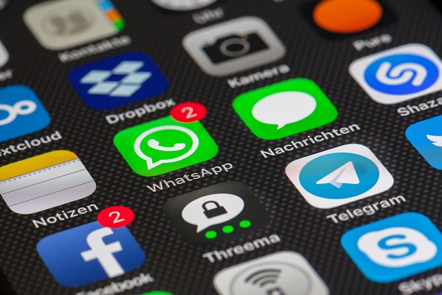 Sozial Media Apps auf Handydisplay